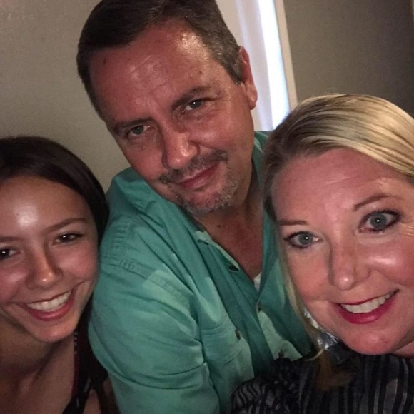 Meet your Posher, Robyn - Picture 2 of 2